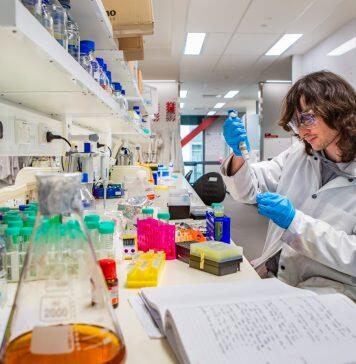 Unravelling the biomolecular secrets of bacteria