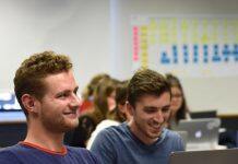 How to learn: Is peer assessment useful?