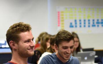 How to learn: Is peer assessment useful?