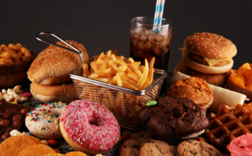 Higher-educated and obese people eat less healthy during lockdown