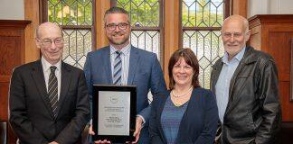 Excellence in leadership award for UoO COO