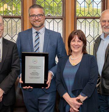 Excellence in leadership award for UoO COO