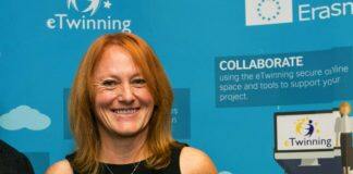 Award for University project that teaches the world to sign