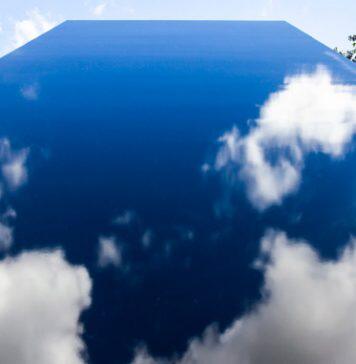 Mysterious monolith spotted on Mānoa campus