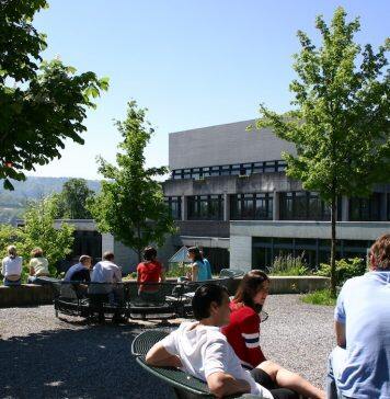 HSG defends its top ten position in the Financial Times ranking with 7th place