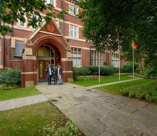 ESCP Business School: Teamwork and hands-on involvement fostering student growth and job-readiness