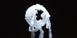 How to get salt out of water: Make it self-eject