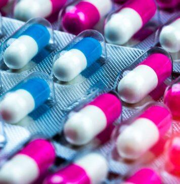 Rapid evolution and host immunity drive the rise and fall of antibiotic resistance during acute infection