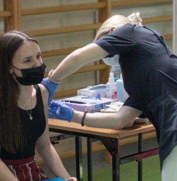 New Zealand approves Pfizer vaccine for young people from 12 to 15, but they’ll have to wait their turn