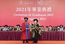 UM presents teaching award to excellent faculty member