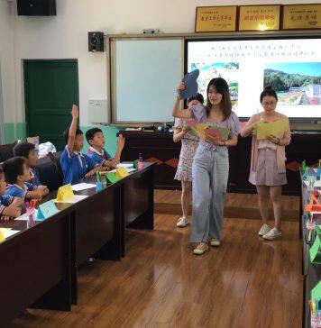 UM faculty members and students teach Portuguese courses in Congjiang