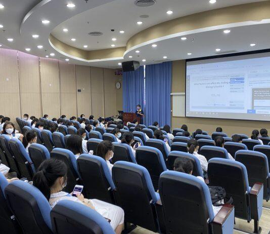 UM holds six biomedicine lectures for local high school students