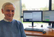 Computer enthusiast lecturer wins national teaching award at 74