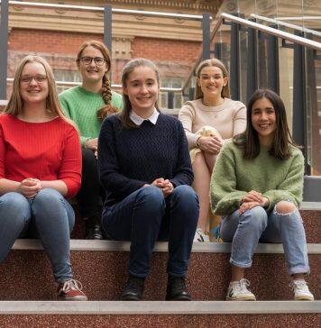 Women Undergraduates Win Defence Scholarships