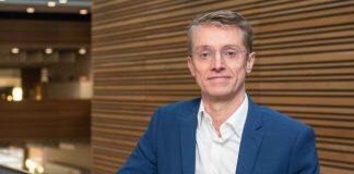 Peter Horby receives prestigious award for outstanding service to public health