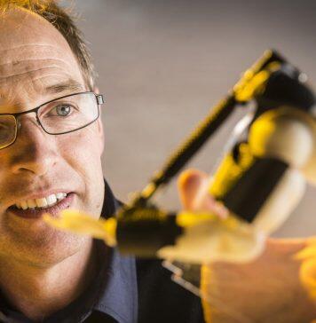 UOW researcher developing artificial muscle in miniature devices recognised on the global stage