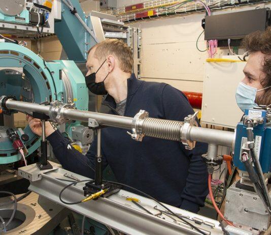 X-ray technique offers new view inside active batteries