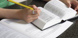 Higher education and language skills may help ward off dementia