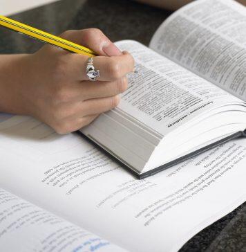 Higher education and language skills may help ward off dementia