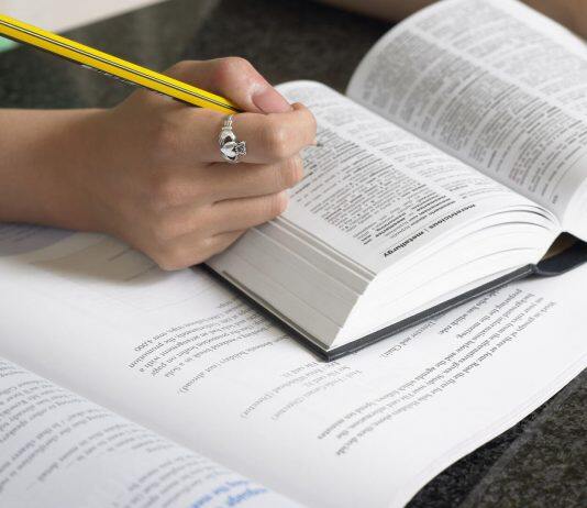 Higher education and language skills may help ward off dementia