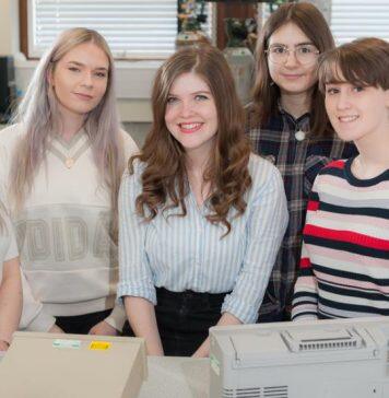 Female Physics Students – 45% Of First-year Class At University Of Hull