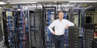 Deep learning pioneer Geoffrey Hinton receives prestigious Royal Medal from the Royal Society