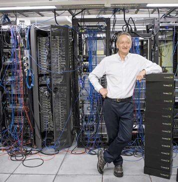 Deep learning pioneer Geoffrey Hinton receives prestigious Royal Medal from the Royal Society