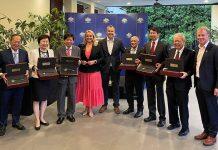 Six University of Newcastle Singapore Alumni honoured with key to the City of Newcastle