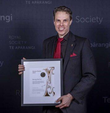 Professor Murray Cox awarded the 2022 Hector Medal