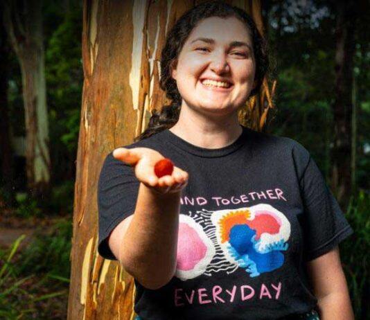 Ngugi scientist and artist receives prestigious Australian Academy of Science Award