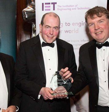 Professor Woods receives Engineering Excellence Award