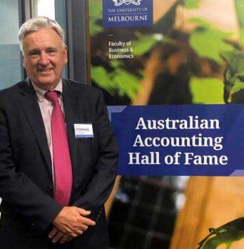 Stephen Taylor inducted into Accounting Hall of Fame