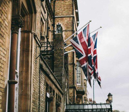 Why does the UK attract so many international students?