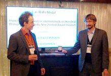 Physics professor wins award for dark energy research