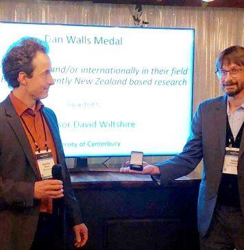 Physics professor wins award for dark energy research