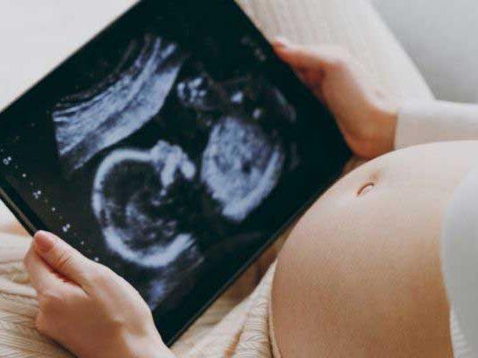 Predicting outcomes of pregnancies with foetal growth problems