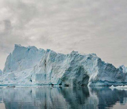 AI can map the outline and area of giant icebergs