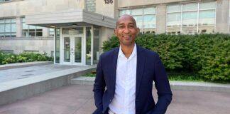 Professor Francis Bangou wins Excellence in Education Prize