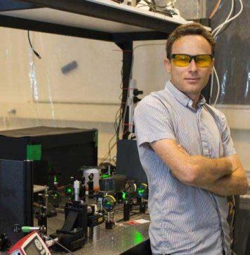 Curious traveller with a quantum ambition