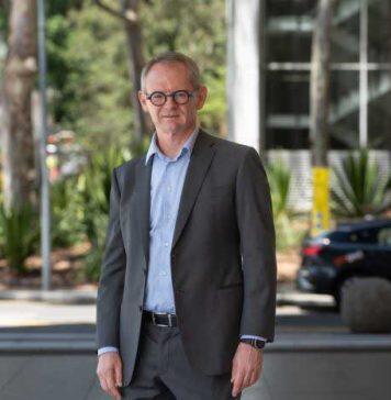 UNSW chemist honoured by Australian Academy of Science for decades-long achievements