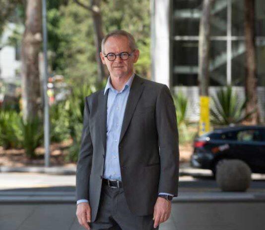 UNSW chemist honoured by Australian Academy of Science for decades-long achievements