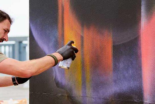 Research into artists’ earnings reveals falling incomes and significant pay disparities