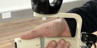 Shape-changing device helps people with visual impairment perform location task