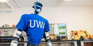 StUWArt walks the talk at UWA robotics lab