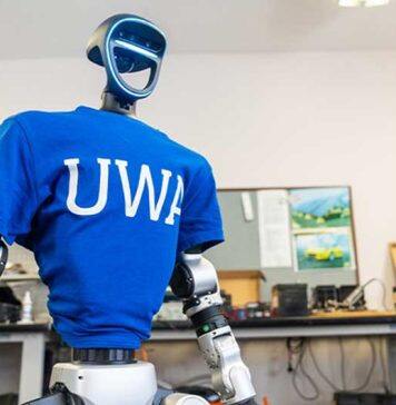 StUWArt walks the talk at UWA robotics lab