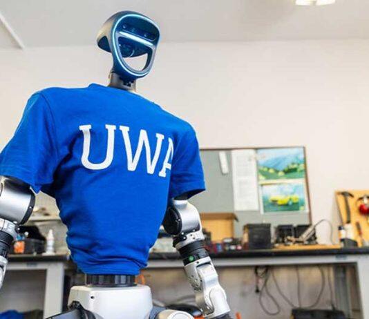 StUWArt walks the talk at UWA robotics lab