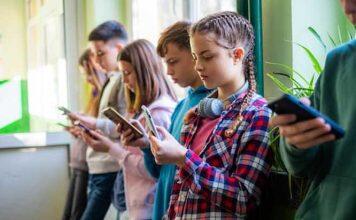 4 in 5 Australian adults support social media ban for kids